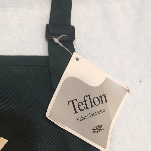 APRON - Picture 2 of 5